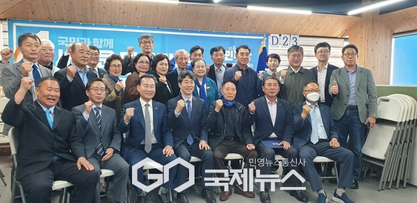 ▲ 삼척시,민주당 이정훈 위원장을 중심으로 강원동태삼정 이재명후보 대선 캠프 개소식 사진=고정화기자