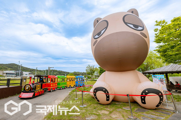 렛츠런파크 부산경남 호스아일랜드에 설치된 초대형 인형 '말마'/제공=마사회 부경
