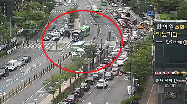 서울 신도림역 경인로 버스전용차로 추돌사고 / 경찰청 UTIC 영상 캡쳐