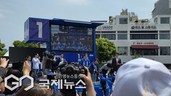 오는 6월 3일 치러지는 제21대 대통령선거에 출마하는 더불어민주당 이재명 후보가 제주를 찾아 바람이 많은 제주는 앞으로 대한민국 재생에너지 사회의 선도적인 지역, 모범적인 도시가 될 것"이라고 강조했다.[사진=문서현 기자]