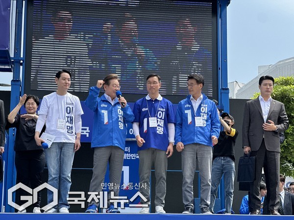 제주를 찾은 이재명 더불어민주당 대선 후보는 제주 4.3과 광주 5.18 같은 국가폭력의 재발을 막기 위해, 이번 대선이 "세 번째 제주 4.3을 청산하는 과정"임을 강조하며, 국민의 선택이 대한민국의 미래를 좌우한다"고 투표를 호소했다.[사진=진짜 대한민국 중앙선대위 공보단]