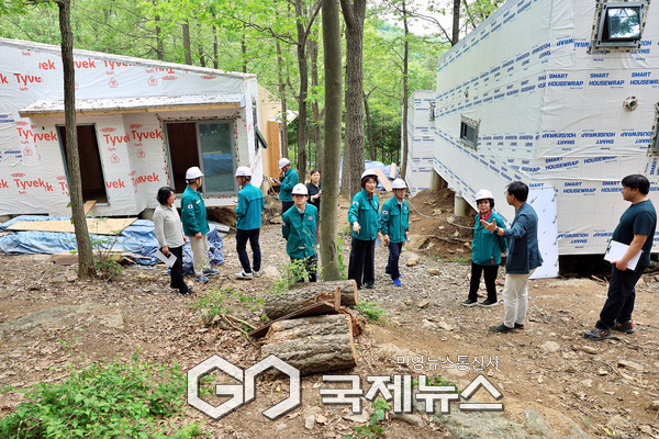 ▲ 의왕시의회, 행정사무감사 대비 주요 사업현장 점검(바라산 자연휴양림 공사현장) [사진=의왕시의회]