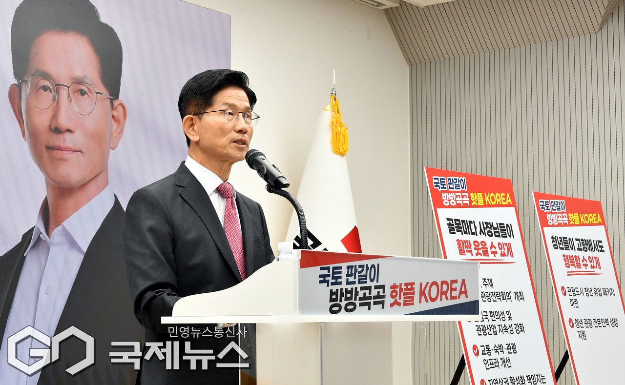 ▲김문수 국민의힘 대선 후보가 27일 서울 여의도 국민의힘 중앙당사에서 국토 발전 관련 공약발표 기자회견을 하고 있다./사진=이용우 기자