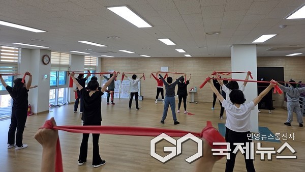 스트레칭 모습(사진=충주시)