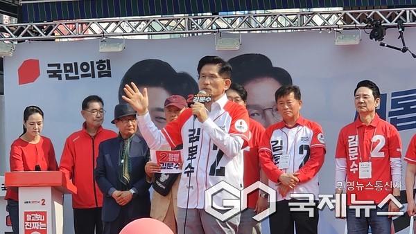 (사진/윤은중 기자) 김문수 국민의 힘 대선후보가 29일 오후 경기 안산문화광장에서 열린 유세에서 소중한 한표를 행사해 달라고 호소하고 있다. 