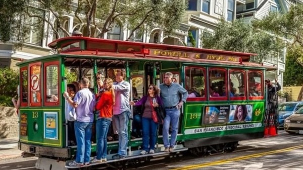 제주대학교 문화예술경영대학원 대학원생들이 제주의 지속 가능한 관광 생태계를 위한 새로운 대안으로 친환경 트램 ‘타젠’ 플랫폼을 제안했다.[사진=제주대학교 문화예술경영대학원]