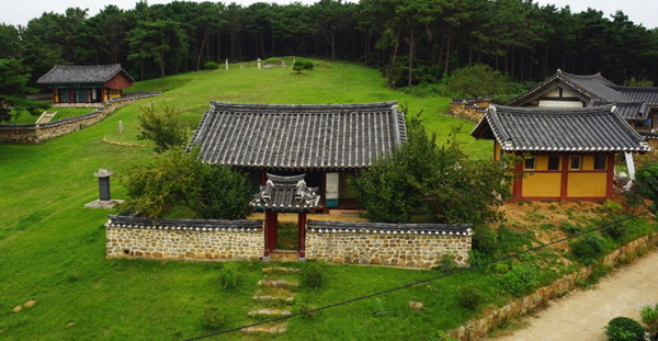고려왕릉 가는 길 걷기 챌린지 코스 이규보의 묘 전경
