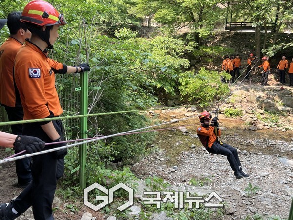 포천소방서, 산악사고 대비 특별구조훈련 실시.(사진제공.포천소방서)