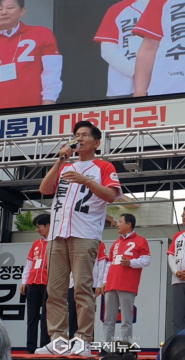 ▲국민의힘 김문수 대통령 후보가 31일 강원 동해시에서 유세를 진행하며 강원 발전과 일자리 창출, 교통 인프라 개선을 핵심 공약으로 발표  사진=고정화 기자
