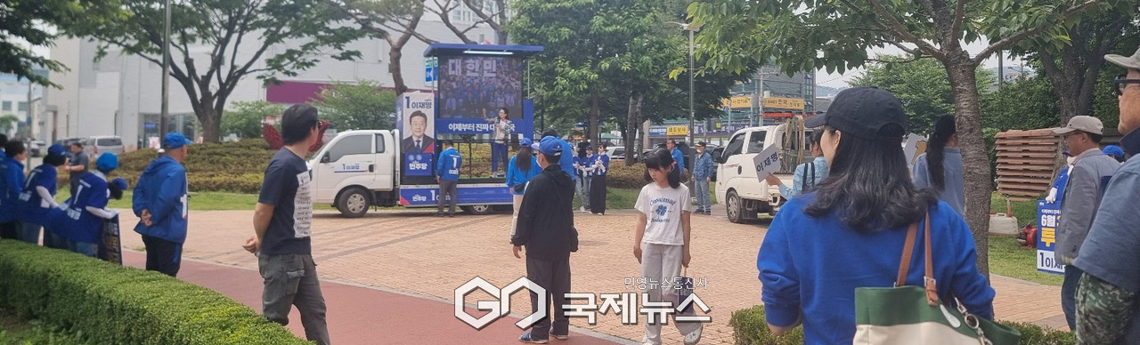 지난 5월31일 제21대 대통령 선거 임박 마지막 주말을 맞아 더불어민주당 서산·태안지역위원회가 서산중앙호수공원에서 총력 유세를 펼치고 있다(서산/백승일 기자) 