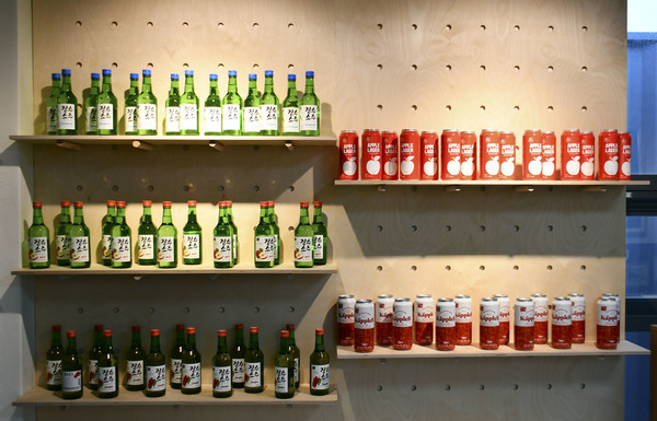                                          (사진=장수군)장수특산품 사과맥주 & 사과소주