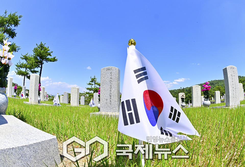 6월 6일 70회 현충일, 추모의 발길 잇는 국립서울현충원 표정 (사진=안희영 기자)