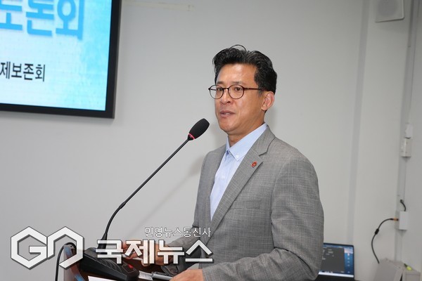 양영수 의원은 "한라산신제가 단순한 마을제가 아니라 도민 전체가 함께하는 제례로 자리 잡기 위해서는 제례 형식과 내용의 문화원형 복원이 시급하다”며, “산천단 일대 정비와 함께 축제화를 통해 관광자원으로 육성할 필요가 있다”고 강조했다.[사진=제주도의회]