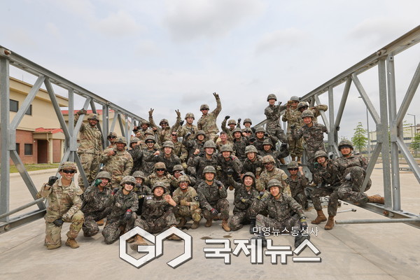 10일 훈련을 마친 한미 양국군 장병들.(사진제공.육군)