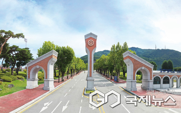 청주대학교 정문 전경.