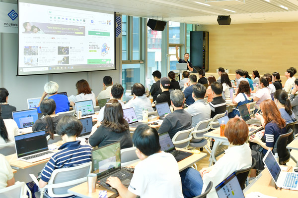 17일 경기신용보증재단 본점 세미나실에서 열린 ‘경기도 소상공인을 위한 원데이 성공클래스-온라인마케팅 전략교육’  과정. 사진제공=경기신보