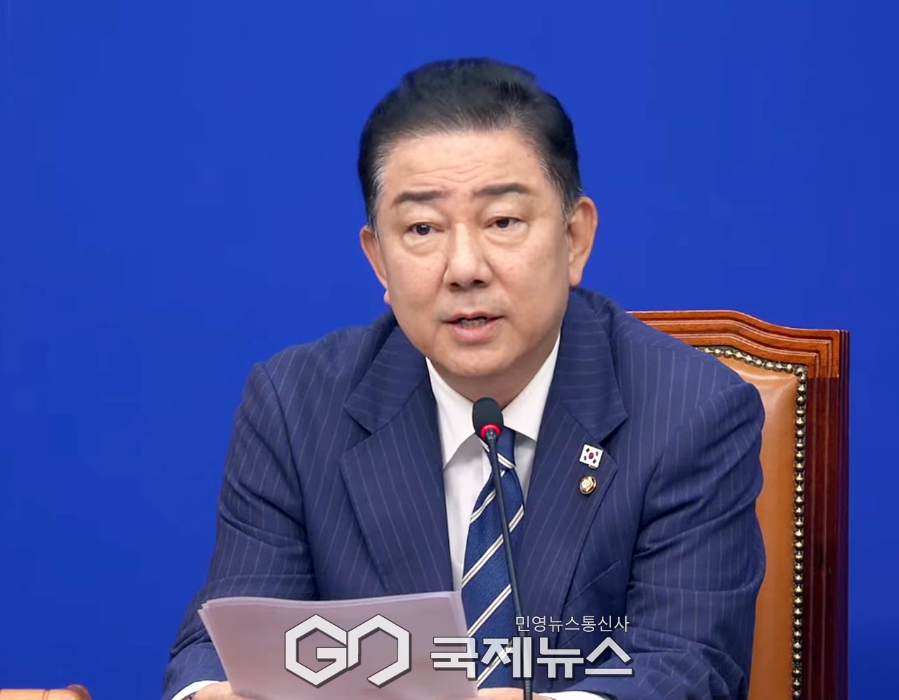 ▲김병기 더불어민주당 대표 직무대행 겸 원내대표는 18일 오전 국회에서 최고위원회의를 주재하며 민생에 여야가 따라 없다며 민생 추경에 대한 국민의힘의 적극적인 협조를 당부하고 있다./사진=이용우 기자