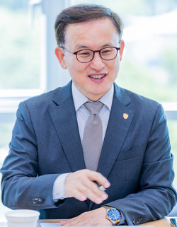 권진회 총장 사진/경상국립대