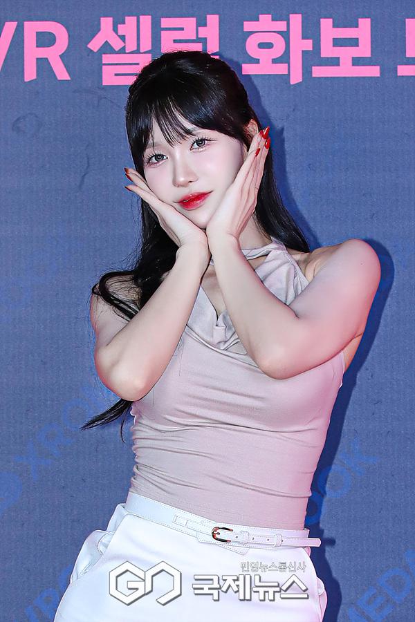 [GJ포토+] 인플루언서 겨우디, '살살 녹는 애교 3종 포즈♥'(브이룩 VROOK)
