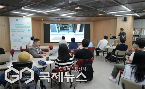 시민공감디자인단원을 대상으로 유니버설디자인에 대한 이해를 높이기 위한 특강을 진행하고 있다