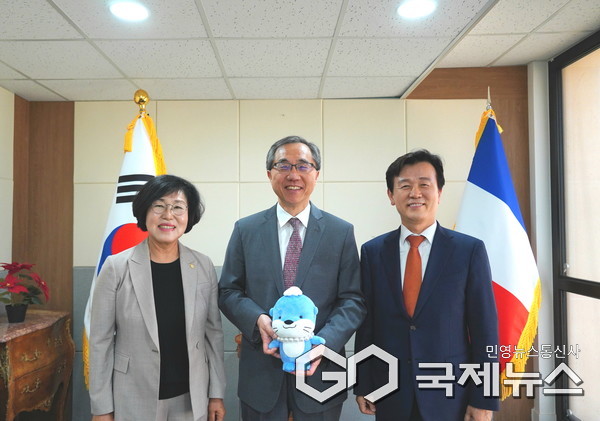 문승현 주프랑스 대사와 조규일 진주시장 사진/진주시