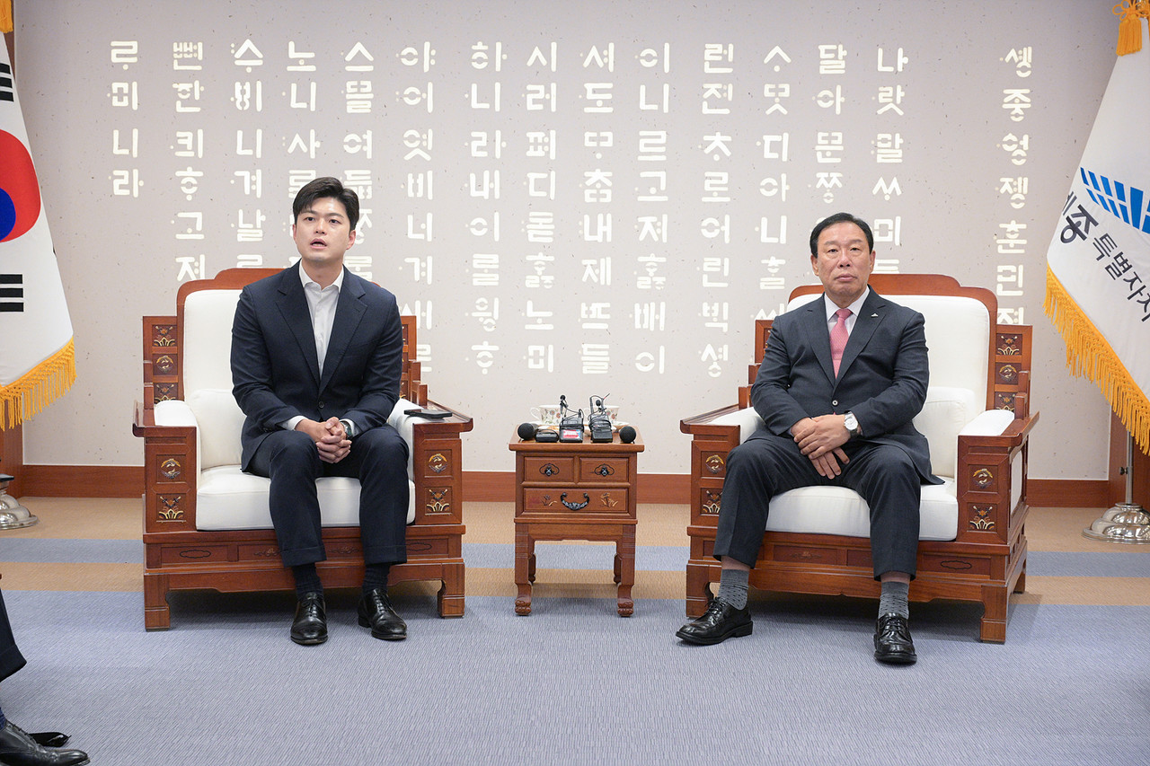 최민호 시장은 해수부 이전에 따른 충청민의 공허함을 채워주는 보완 대책을 대통령이 밝혀줄 것을 요청했다.(세종시)