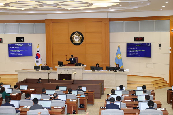 사진은 30일 오전 포항시의회 본회의장 전경. (사진 = 강동진 기자)