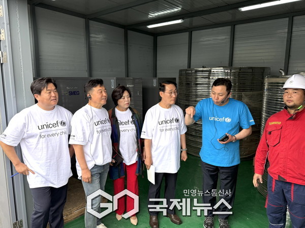 사진=28번 유치원의 그린스쿨 프로그램 중 하나인 태양열 이용시설을 둘러보고 있다/시흥시청