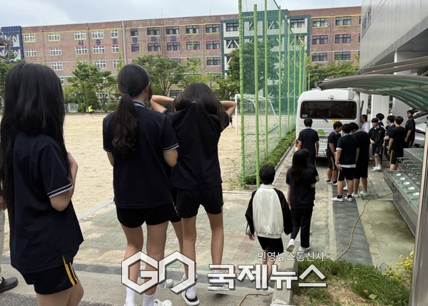 사진=지난 7월 1일 시흥중학교에서 실시된 청소년 결핵이동검진 현장/시흥시청