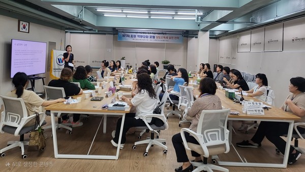 (사)제주여성기업인협회(회장 백희순)는 지난달 26일 협회 사무실에서 ‘제5차 제주여성기업인협회 회원 역량강화 포럼’을 성황리에 개최했다.[사진=(사)제주여성기업인협회]