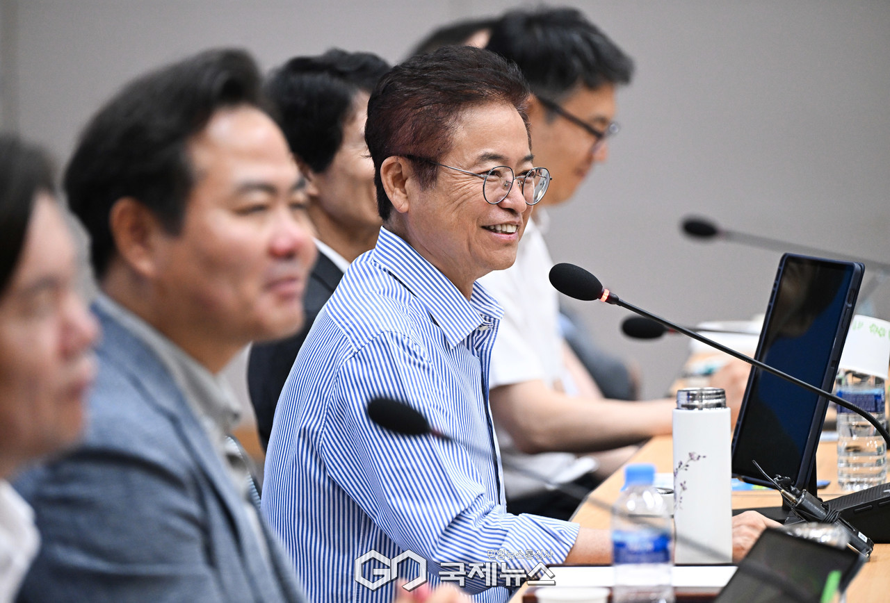(제공=경북도) 제2차 경상북도 공공기관 혁신전략 회의를 주재하는 이철우 지사