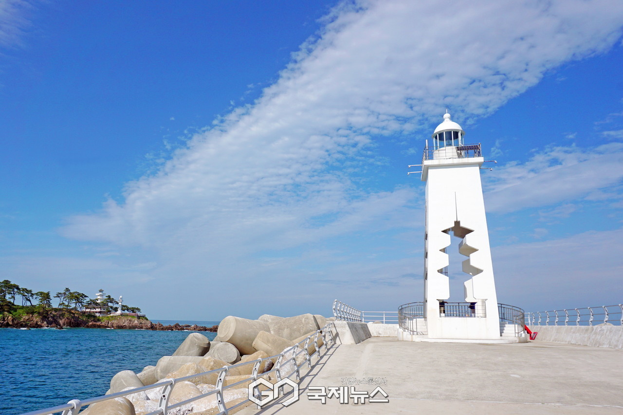 경주 동해안, 여름 감성 여행지로 인기…등대·골목·바다의 조화