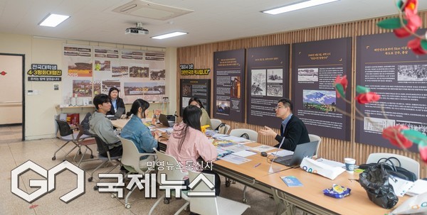 제주도는 기존 상담이 제주청년센터에서만 진행되고 주로 주중에 운영되다 보니 직장인 등 다양한 청년층의 참여가 어려운 점을 반영해 지난 6월부터 <찾아가는 단체상담>을 새롭게 운영하고 있다.[사진=제주청년센터]