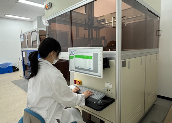 수산물 방사능 검사 모습. 사진=인천시보건환경연구원