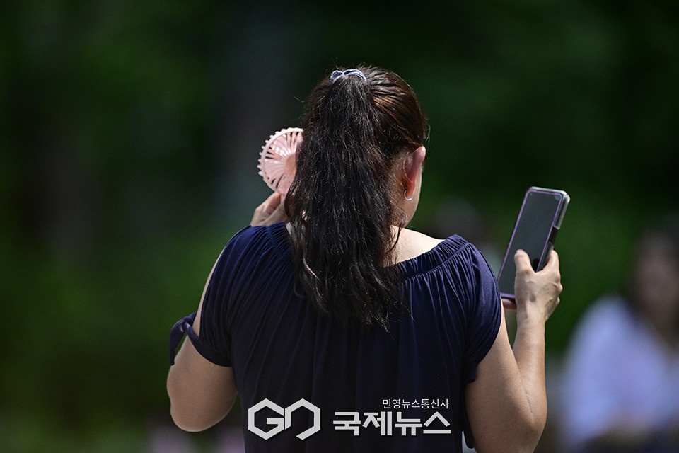 폭염에 갖힌 도심, 분수대에서 더위 잊어요! (사진=안희영 기자)