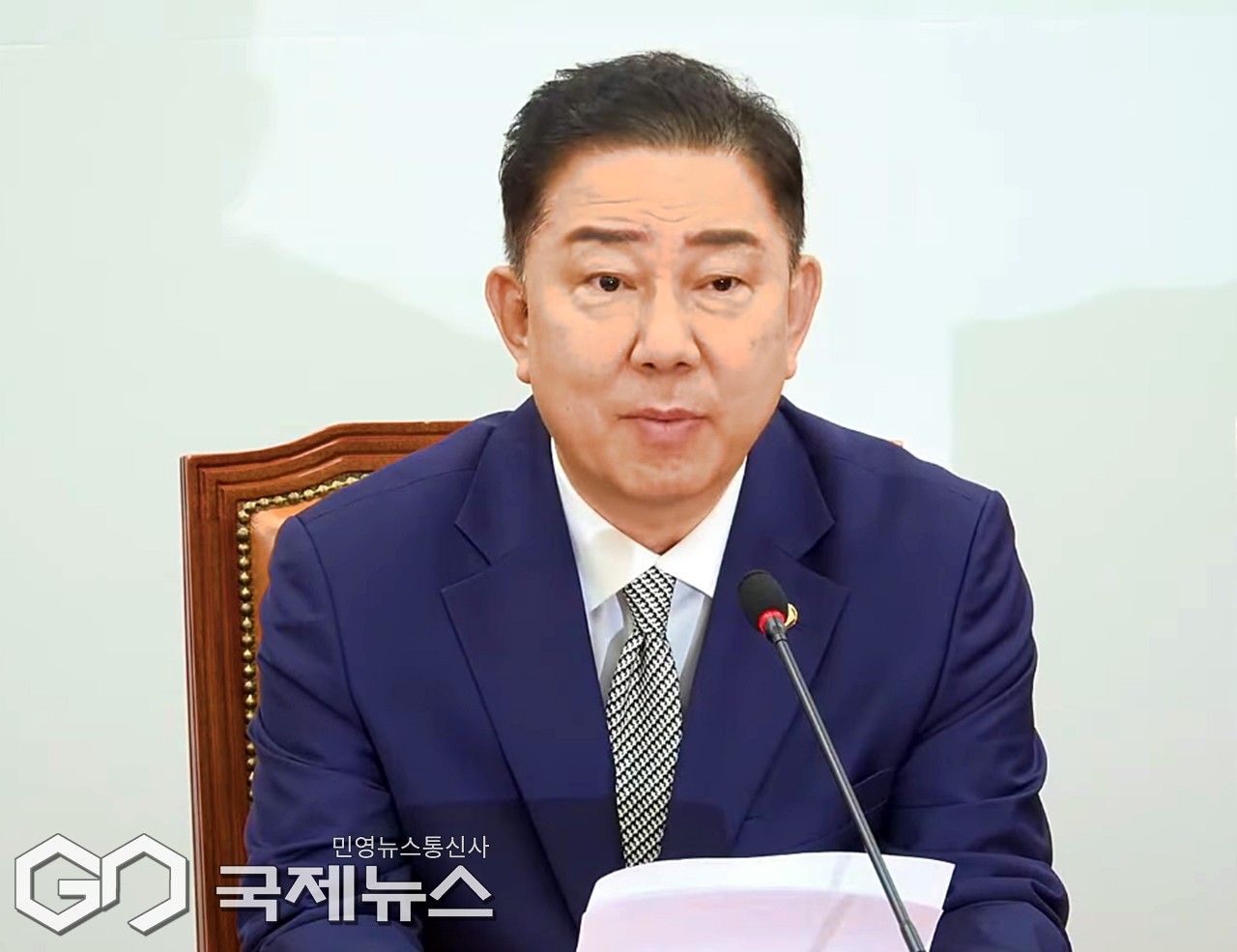 ▲김병기 더불어민주당 대표 직무대행 겸 원내대표는 17일 오전 국회에서 정책조정회의를 주재하며 후안무치한 윤석열과 내란 세력을 법의 심판대에 세우고 법정 최고형으로 다스려야 한다고 말하고 있다./사진=이용우 기자