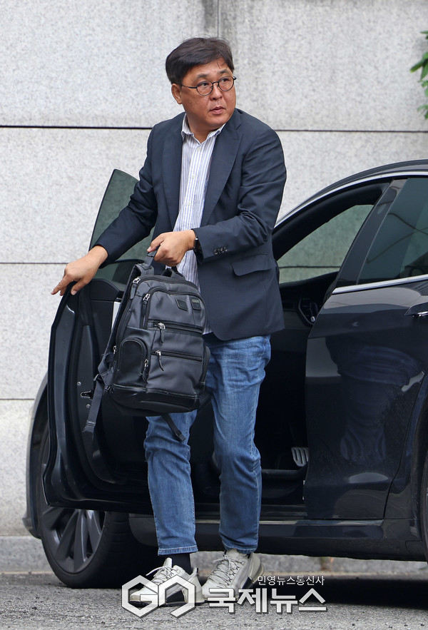 최휘영 문체부장관 후보자 ,인사청문회 준비 사무실 출근 모습 사진= 유지현기자