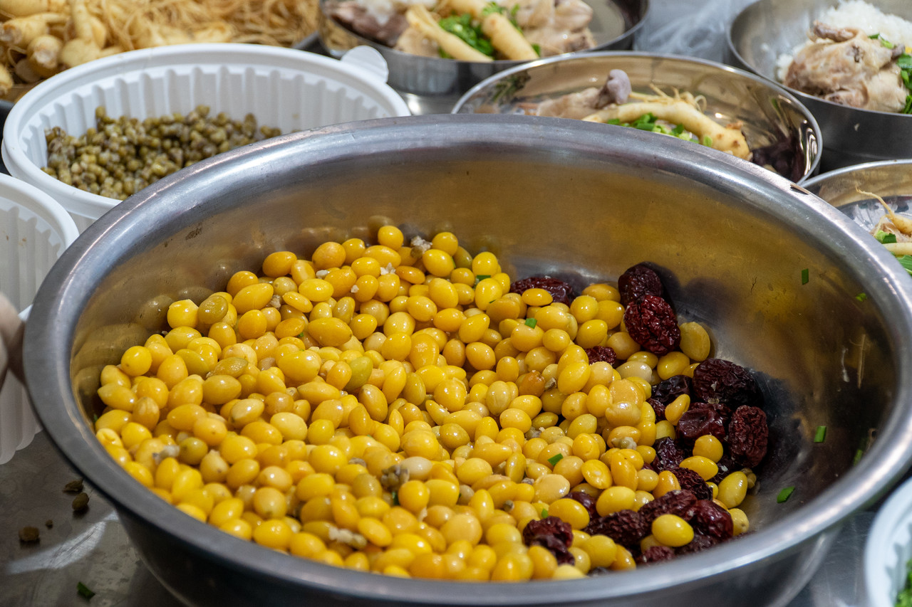  이번 삼게탕 축제에서 삼계탕에는 특별한 것이 들어간다, 보석사 천년은행나무에서 열린 은행 