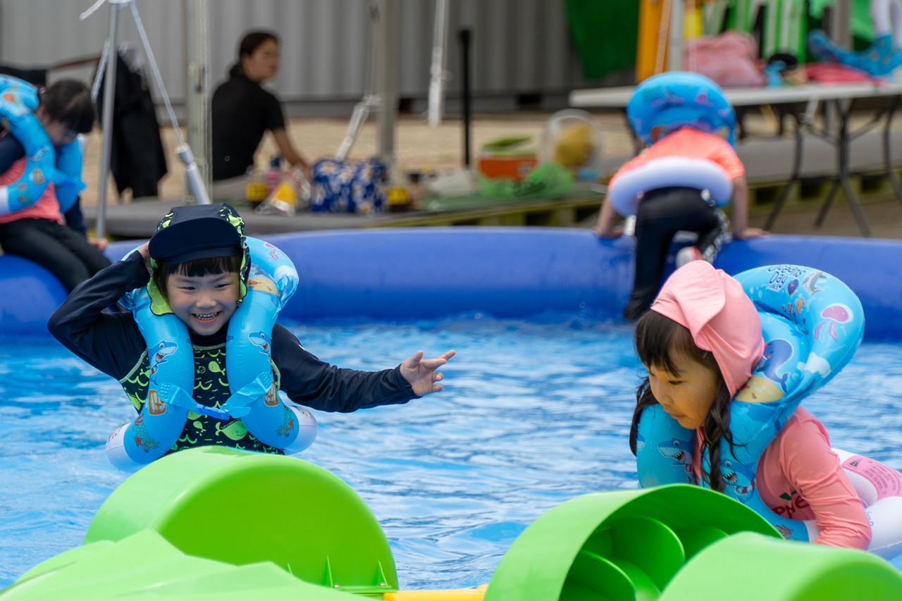   축제장 한켠에 마련된 물놀이장 가족단위 방문도 추천한다