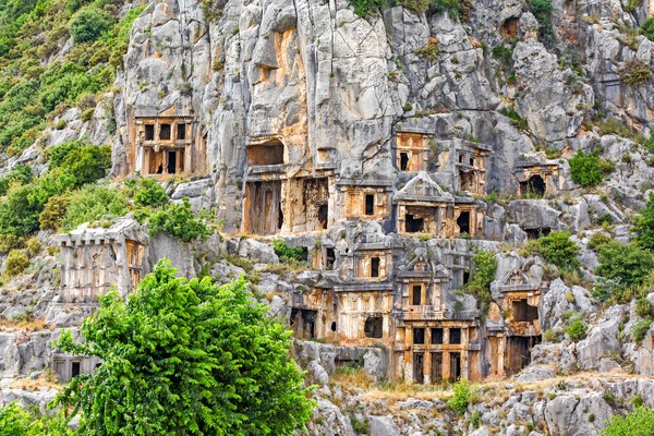 데므레의 미라 고대 도시, 암벽에 새겨진 리키아 문명의 절벽 무덤. 사진/튀르키예 문화관광부