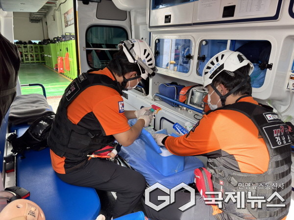 (사진제공/창녕소방서) 창녕소방서 폭염 대응 물품 점검 모습.