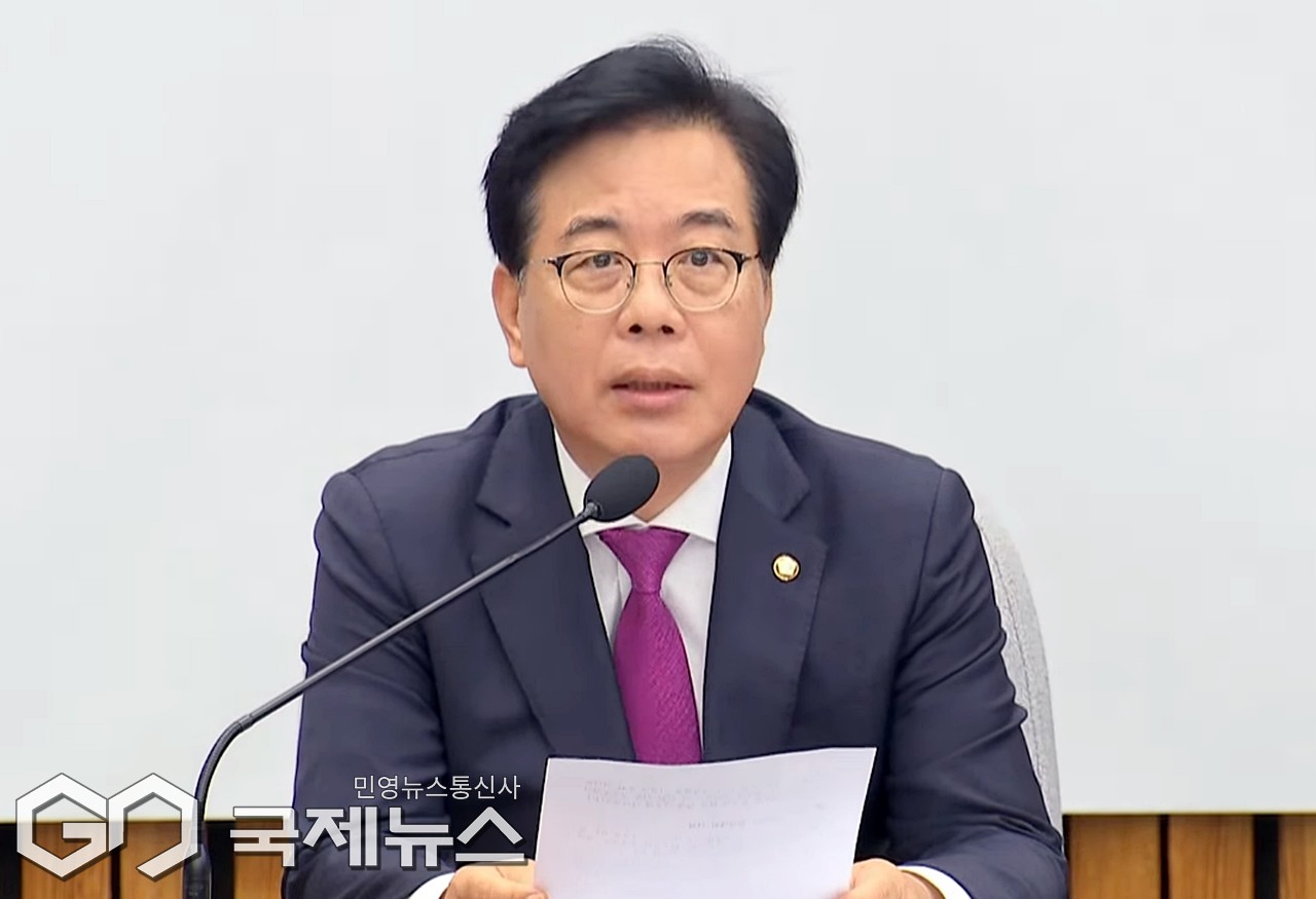 ▲송언석 비상대책위원장 겸 원내대표는 1일 오전 국회에서 원내대책회의를 주재하며 이재명 정부의 세제개편안에 대해 비판하고 있다./사진=이용우 기자 