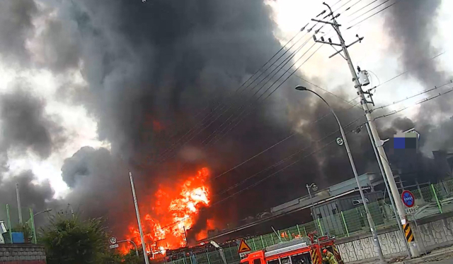 영천 화장품 공장 화재 (사진=경북소방본부 제공)