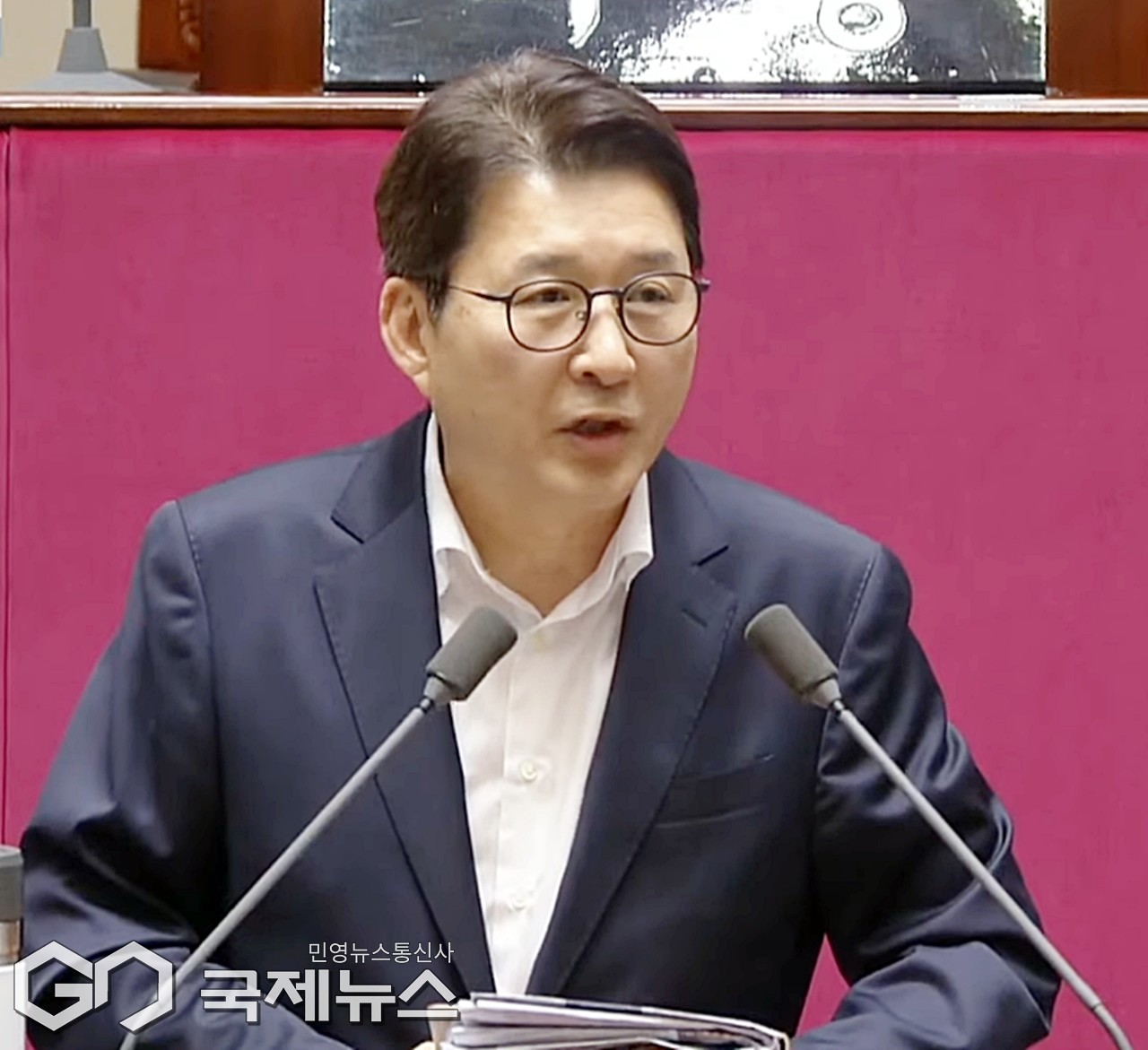 ▲신동욱 국민의힘 의원은 4일 오후 국회 본회의에서 방송법 일부개정법률안에 대해 무제한토론을 하고 있다./사진=이용우 기자 