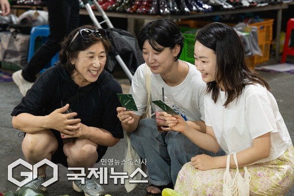 제주도와 제주관광공사는 마을 여행 전담 여행사와 함께 ‘Begin Again: 동백마을 일주일 살이’ 프로그램을 본격 운영에 들어간다. 이 프로그램은 은퇴 이후의 삶을 준비하는 사람들, 삶의 방향을 새롭게 정립하고 싶은 이들을 위한 ‘인생 리셋 여행’으로 기획됐다.[사진=제주관광공사]