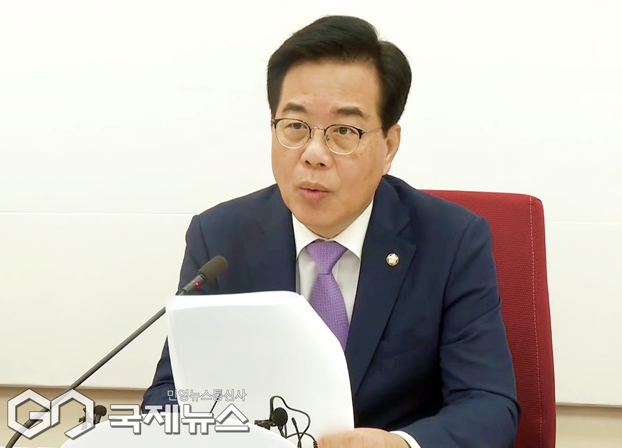 ▲송언석 국민의힘 비상대책위원장은 6일 오전 국회에서 긴급현안 기자회견을 열고 이춘석 사태는 이재명 대통령의 입장을 밝혀야할 정도의 심각한 국기문란 사안이라고 강조하고 있다./사진=이용우 기자