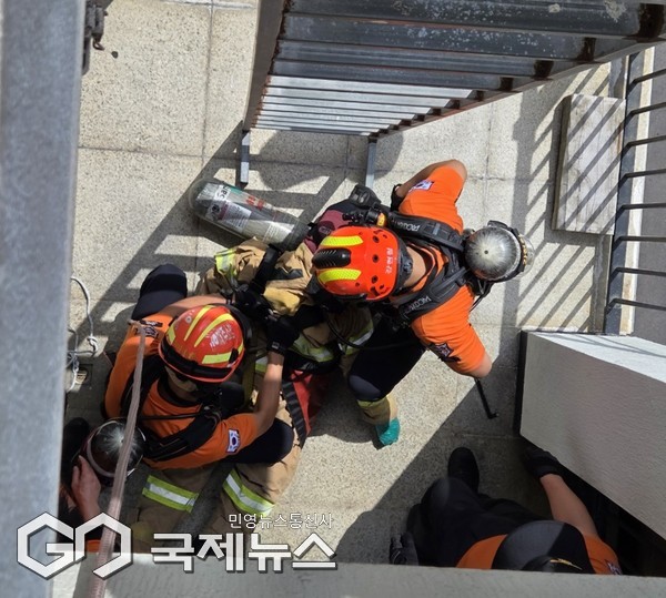 동부소방서는 지난 4일부터 6일까지  동부소방서 전정에서 밀폐공간 내 인명사고 발생 시 신속하고 효율적인 구조 대응능력 향상을 위한 특별구조훈련을 실시했다.[사진=동부소방서]