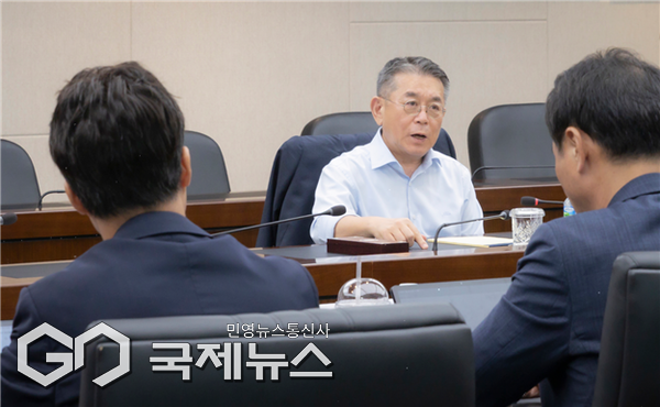 남부발전 김준동 사장이 6일, 산업부 주관 긴급 안전점검회의 내용을 공유하고 현장의 작업중지권 사용 확대방안을 논의하기 위한 CEO 주관 긴급 안전 현안점검회의를 개최하고 있다/제공=남부발전