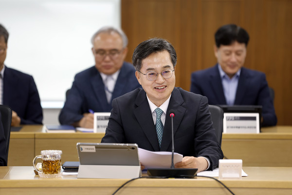 김동연 경기도지사가 10일 도정열린회의를 주재하고 있다. 사진제공=경기도청