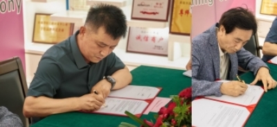 글로벌 아웃도어 브랜드 '트렉스타'가 지난 11일, 중국 Qinze社와 유통 및 라이선스 계약을 체결하고, 서명하고 있다/제공=트렉스타